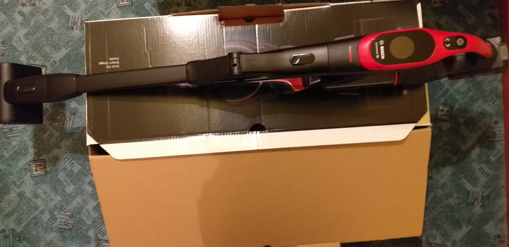   BOSCH BCS1041PET Akkumulátoros porszívó | Unlimited 10 | 18 V / 4 Ah Li-Ion akku | ProAnimal | Vörös
