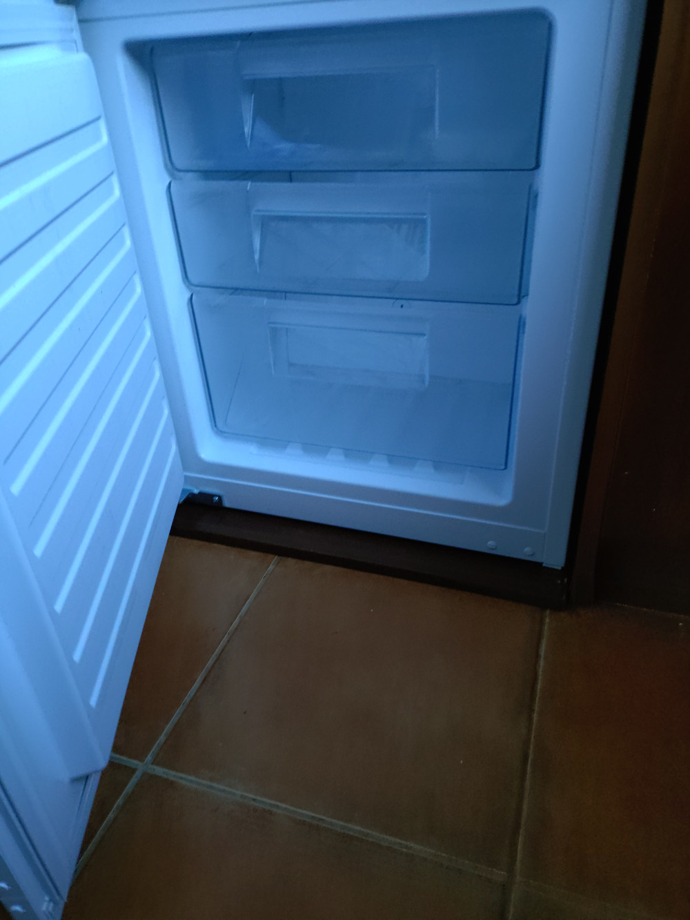   Electrolux EK274BNLWE Beépíthető kombinált alulfagyasztós hűtőszekrény | NoFrost | TwinTech | 166/60 l | 152 cm magas | 54,7 cm széles
